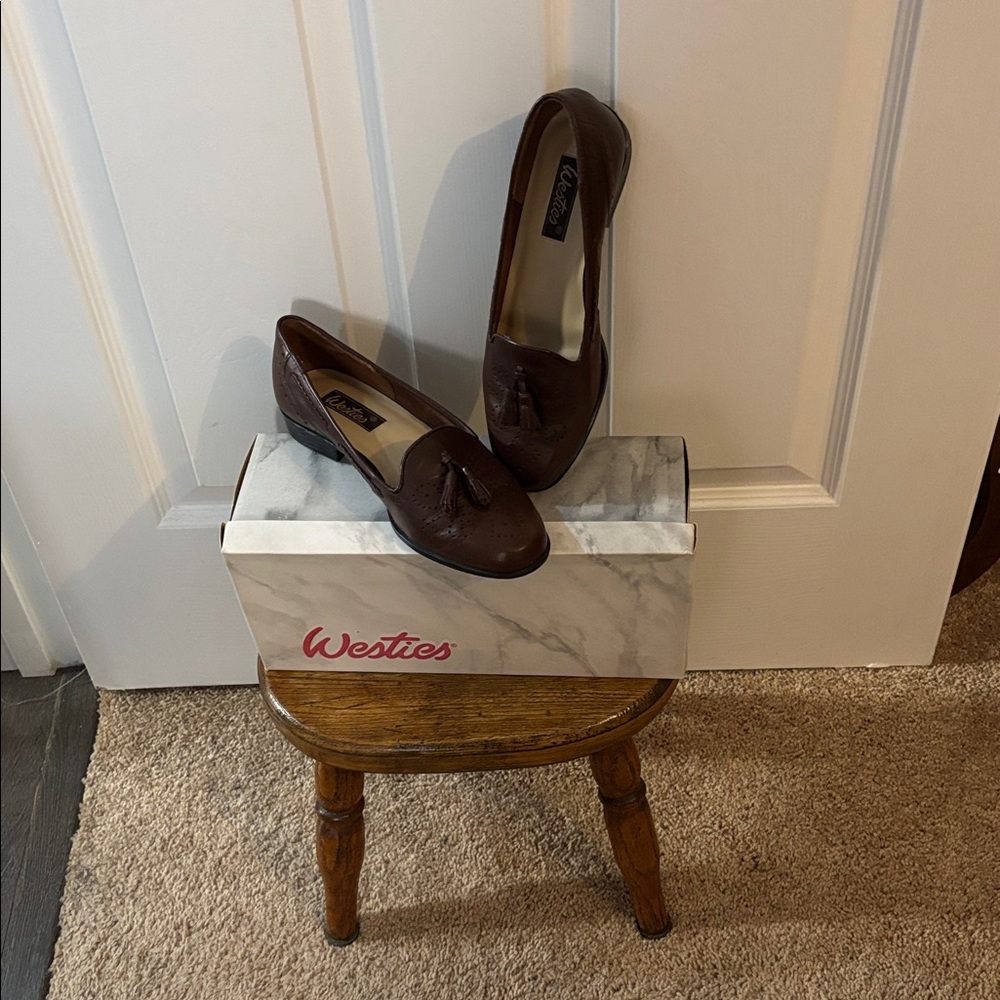 Westies Brown Tassel Loafers 6.5M